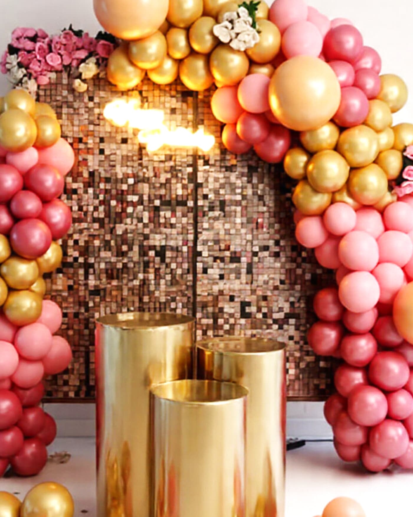 Luxury gold and rose birthday decoration by Phool Pattiyan Lahore